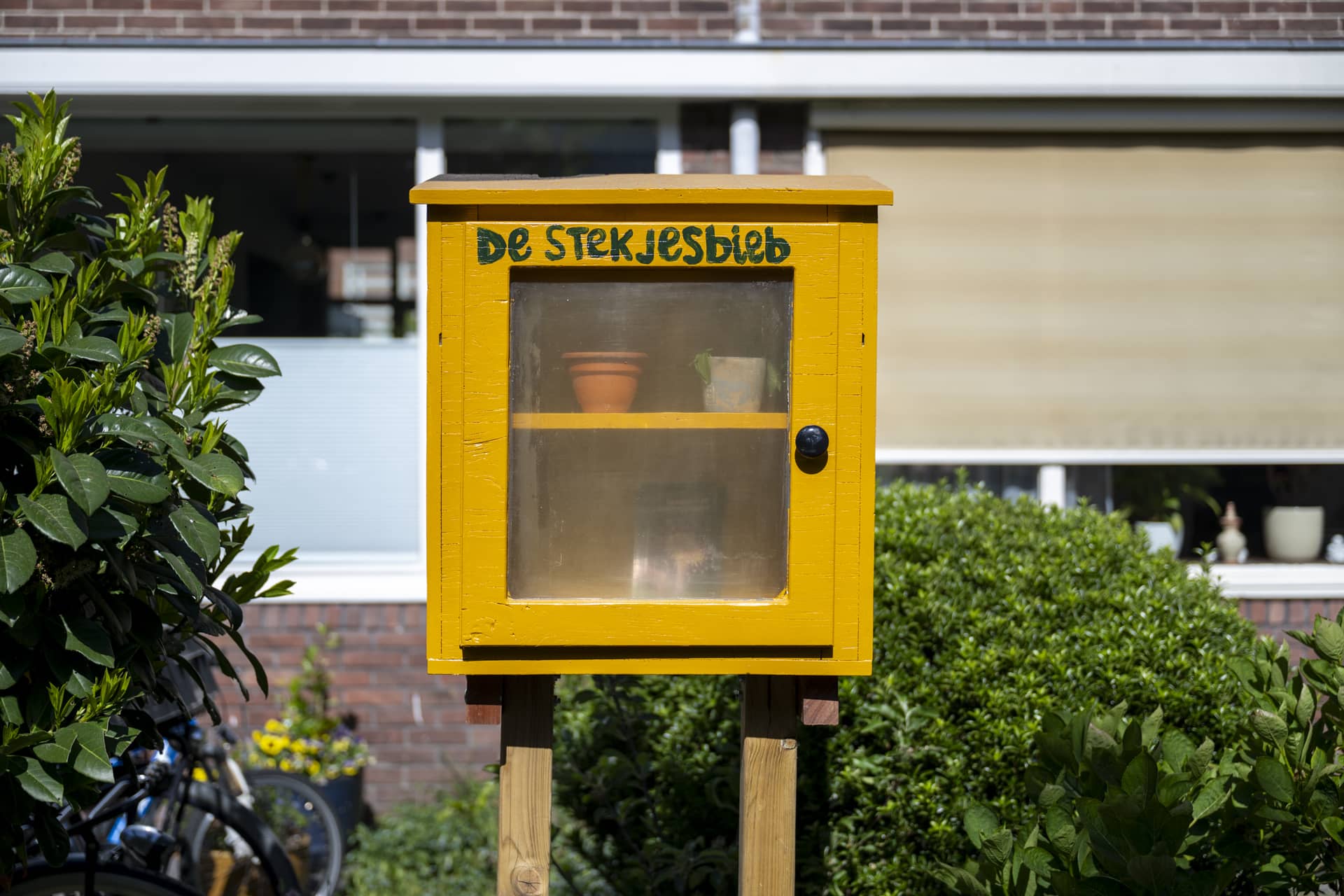 Stekjesbieb nu in Vermeerstraat